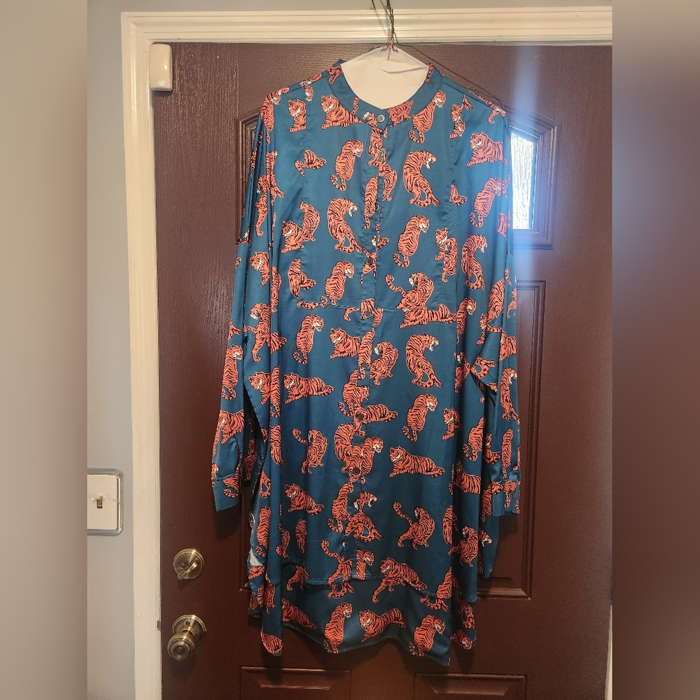 SATIN PANT SET with Tigers - Picture 2 of 6